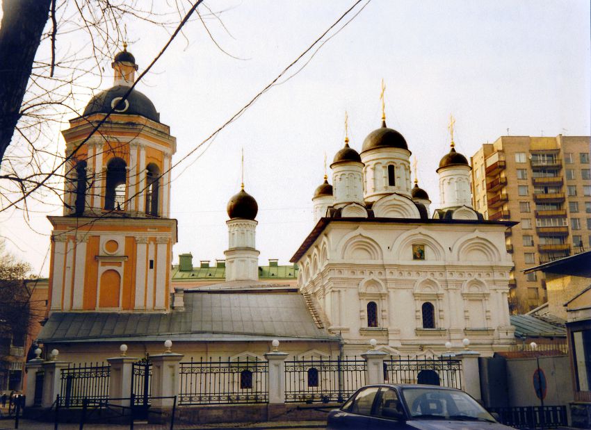 Пресненский. Церковь Иоанна Богослова в Бронной слободе. общий вид в ландшафте