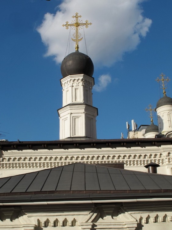 Церковь Иоанна Богослова в Бронной слободе, Пресненский (Центральный административный округ (ЦАО), г. Москва). архитектурные детали, Иоанна Богослова церковь в Бронной  слободе.Главка и восьмигранный двухярусный глухой барабан над приделом Святителя Николая Марликийского.