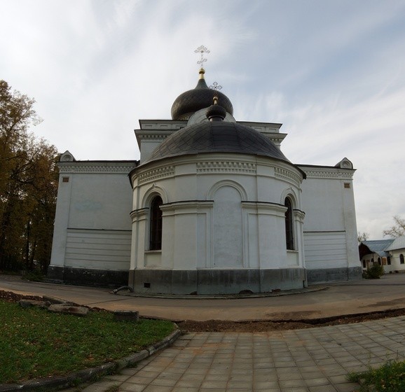 Троицкое подворье Покровского монастыря в Троице-Лыкове. Церковь Успения Пресвятой Богородицы (каменная), Строгино (Северо-Западный административный округ (СЗАО), г. Москва). фасады
