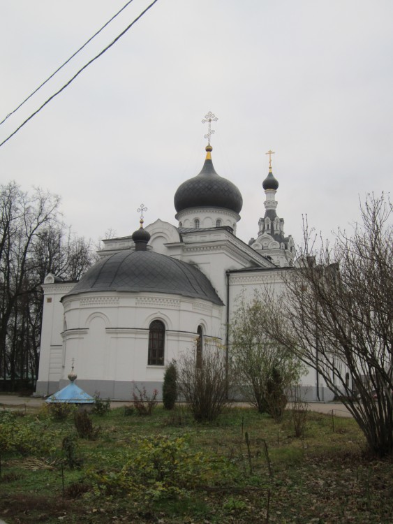 Троицкое подворье Покровского монастыря в Троице-Лыкове. Церковь Успения Пресвятой Богородицы (каменная), Строгино (Северо-Западный административный округ (СЗАО), г. Москва). фасады