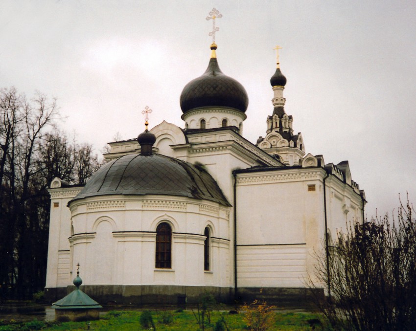 Строгино. Троицкое подворье Покровского монастыря в Троице-Лыкове. Церковь Успения Пресвятой Богородицы. фасады