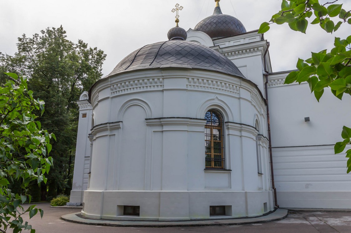 Строгино. Троицкое подворье Покровского монастыря в Троице-Лыкове. Церковь Успения Пресвятой Богородицы. архитектурные детали, Апсида