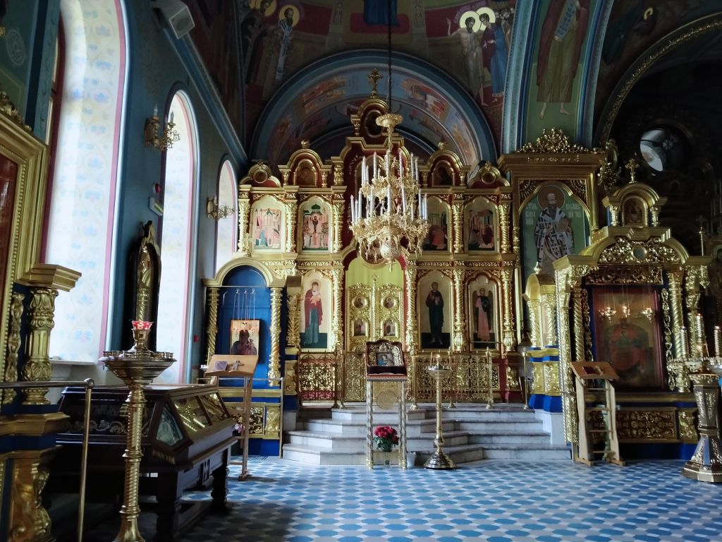 Троицкое подворье Покровского монастыря в Троице-Лыкове. Церковь Успения Пресвятой Богородицы (каменная), Строгино (Северо-Западный административный округ (СЗАО), г. Москва). интерьер и убранство, интерьер левого придела