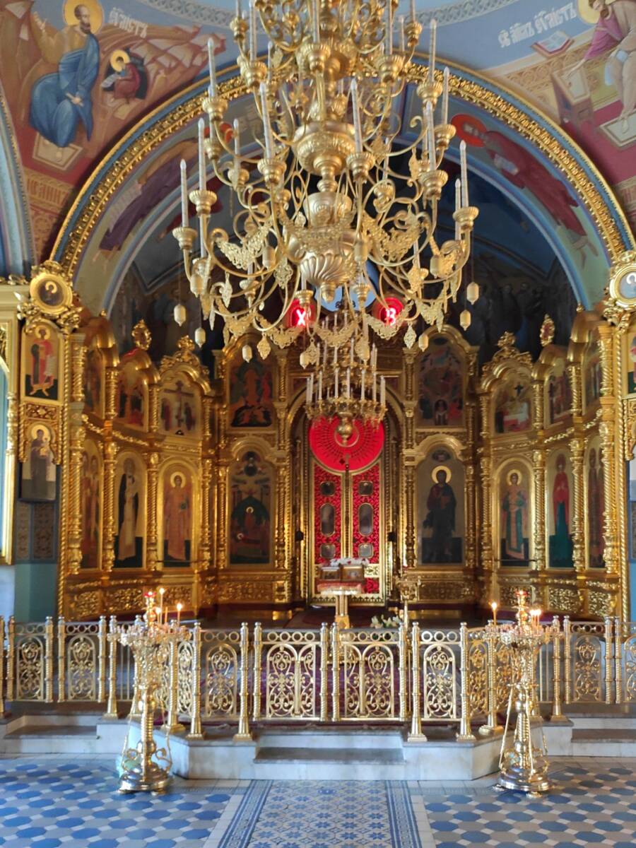 Троицкое подворье Покровского монастыря в Троице-Лыкове. Церковь Успения Пресвятой Богородицы (каменная), Строгино (Северо-Западный административный округ (СЗАО), г. Москва). интерьер и убранство