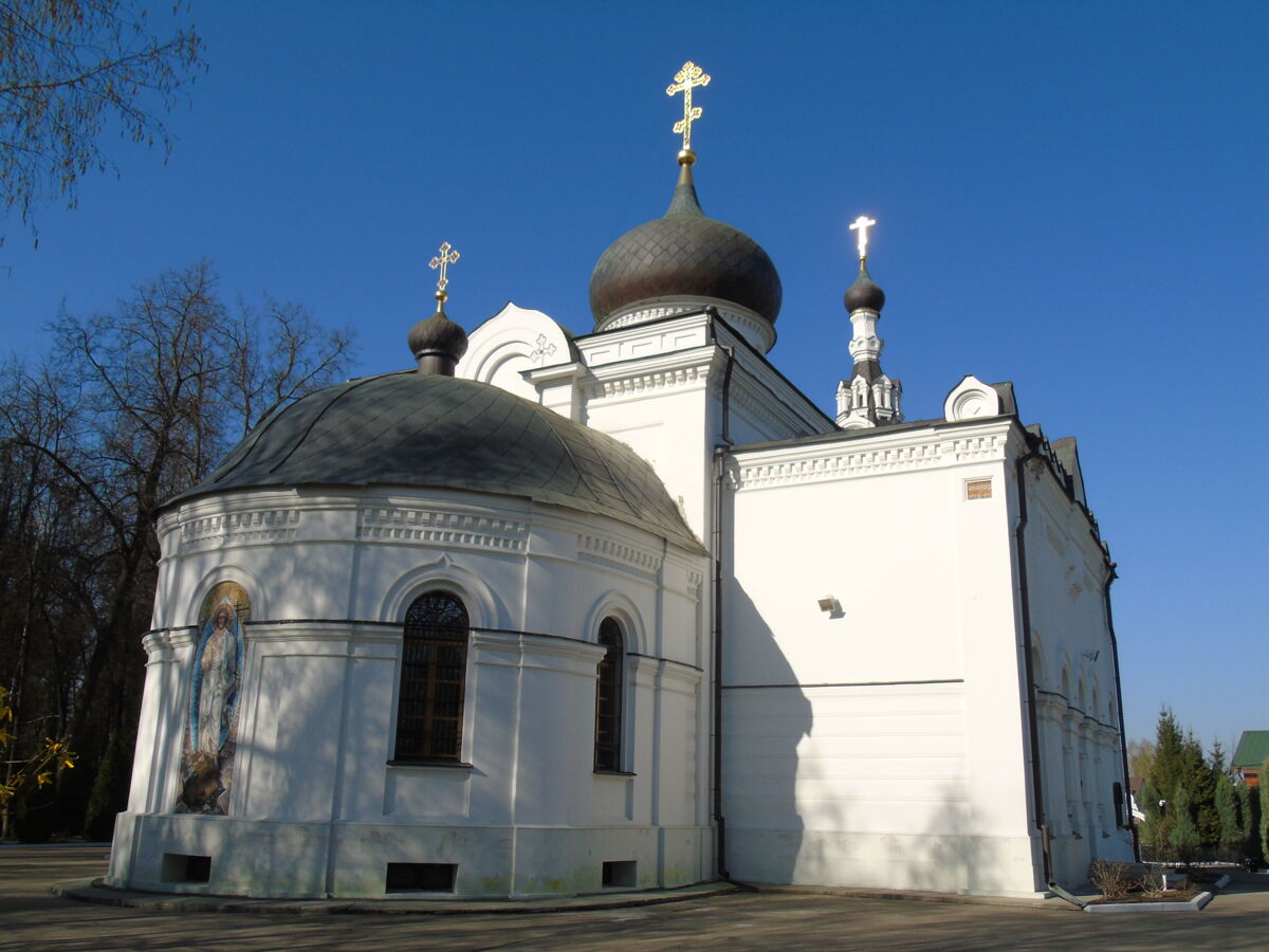 Троицкое подворье Покровского монастыря в Троице-Лыкове. Церковь Успения Пресвятой Богородицы (каменная), Строгино (Северо-Западный административный округ (СЗАО), г. Москва). фасады