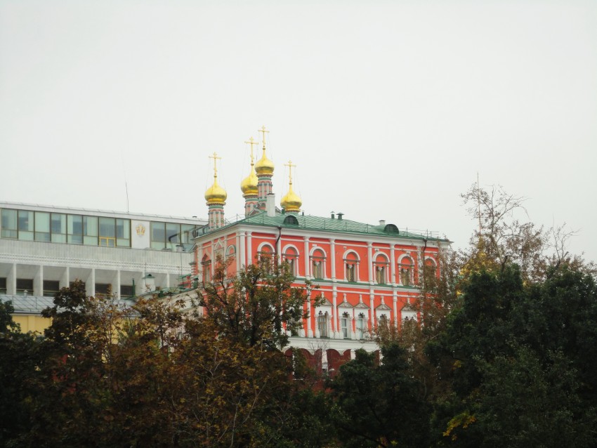 Кремль. Церковь Похвалы Божией Матери в Потешном дворце, Тверской (Центральный административный округ (ЦАО), г. Москва). общий вид в ландшафте