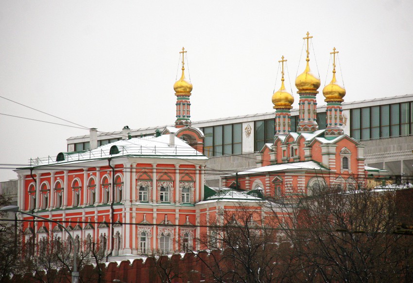 Тверской. Кремль. Церковь Похвалы Божией Матери в Потешном дворце. общий вид в ландшафте