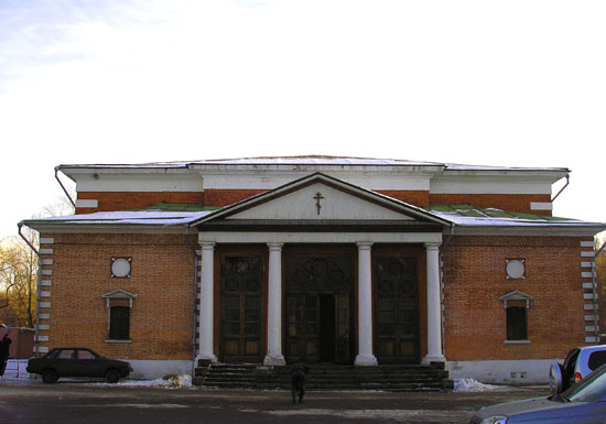 Церковь Рождества Христова Рогожской общины, Нижегородский (Юго-Восточный административный округ (ЮВАО), г. Москва). дополнительная информация, Церковь Рождества Христова на Рогожском кладбище (центральный вход)