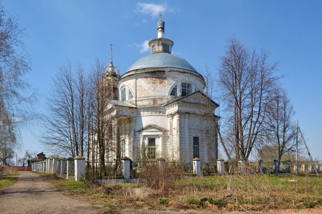 Церковь Сергия Радонежского, Татищев погост (Ростовский район, Ярославская область). общий вид в ландшафте, Общий вид с юго-востока