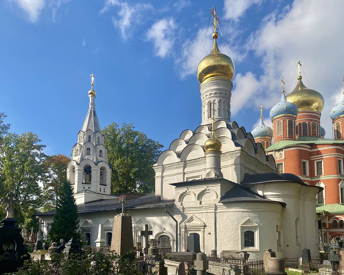 Вид с ЮВ, фасады. Донской монастырь. Малый собор Донской иконы Божией Матери, Донской (Южный административный округ (ЮАО), г. Москва)
