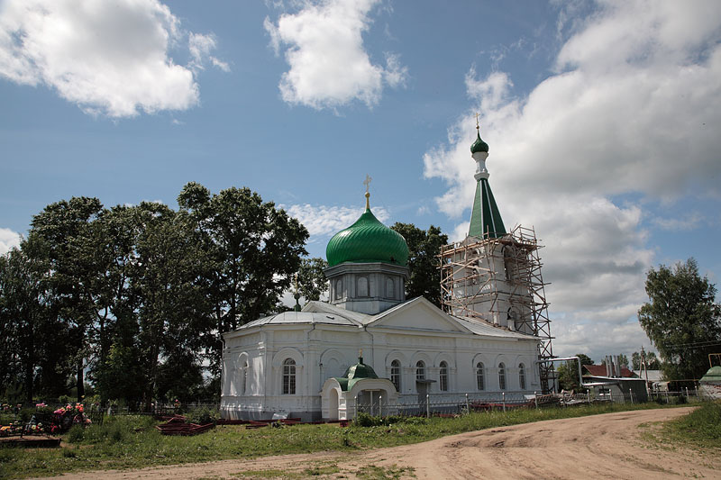 Ново-Никольское. Церковь Николая Чудотворца. общий вид в ландшафте