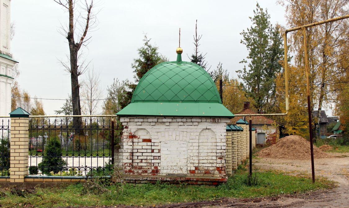 Церковь Николая Чудотворца, Ново-Никольское (Ростовский район, Ярославская область). дополнительная информация, Часовня в ограде