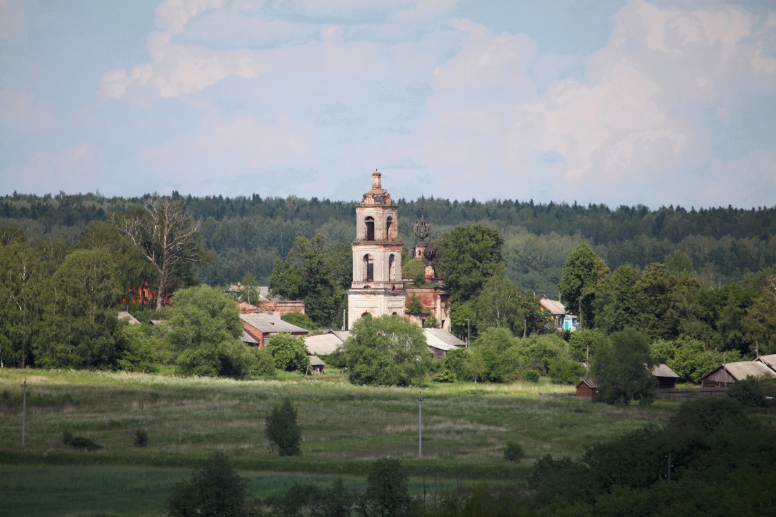 Церковь Георгия Победоносца, Полянки (Ростовский район, Ярославская область). общий вид в ландшафте