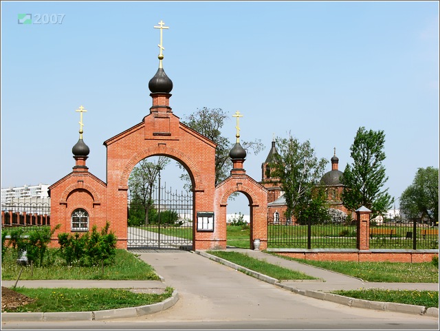 Западное Дегунино. Церковь Сергия Радонежского в Бусинове. дополнительная информация, Восточные ворота ограды