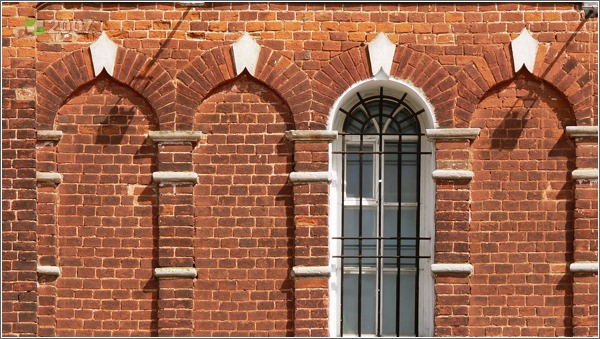 Западное Дегунино. Церковь Сергия Радонежского в Бусинове. архитектурные детали, Фрагмент южного фасада