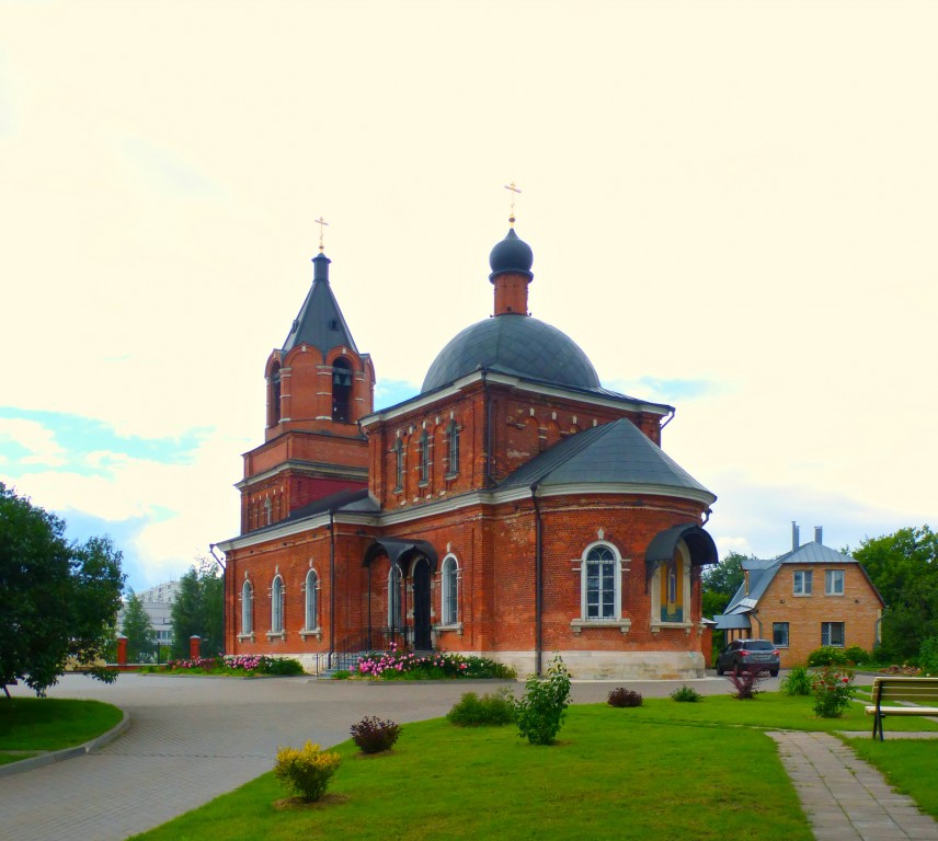 Западное Дегунино. Церковь Сергия Радонежского в Бусинове. фасады, Колодец.
