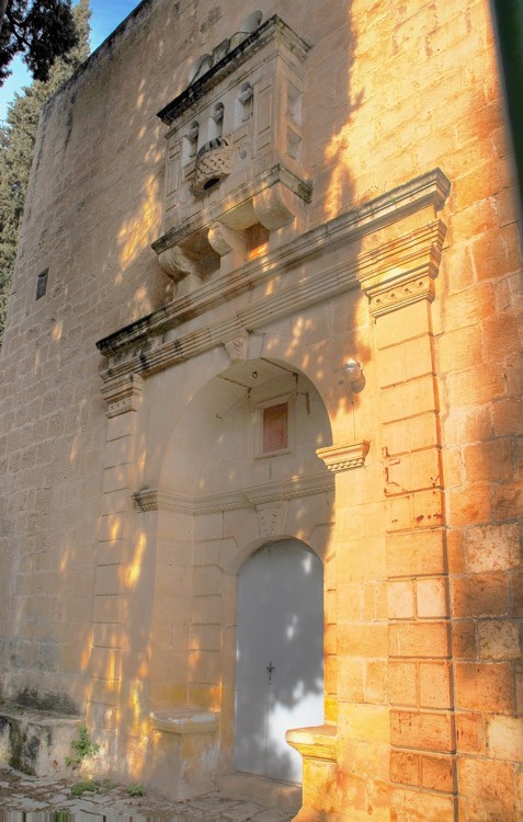 Иерусалим (Эйн-Карем). Горненский женский монастырь. фасады, Один из монастырских корпусов, примыкающий к францисканской церкви Посещения.
