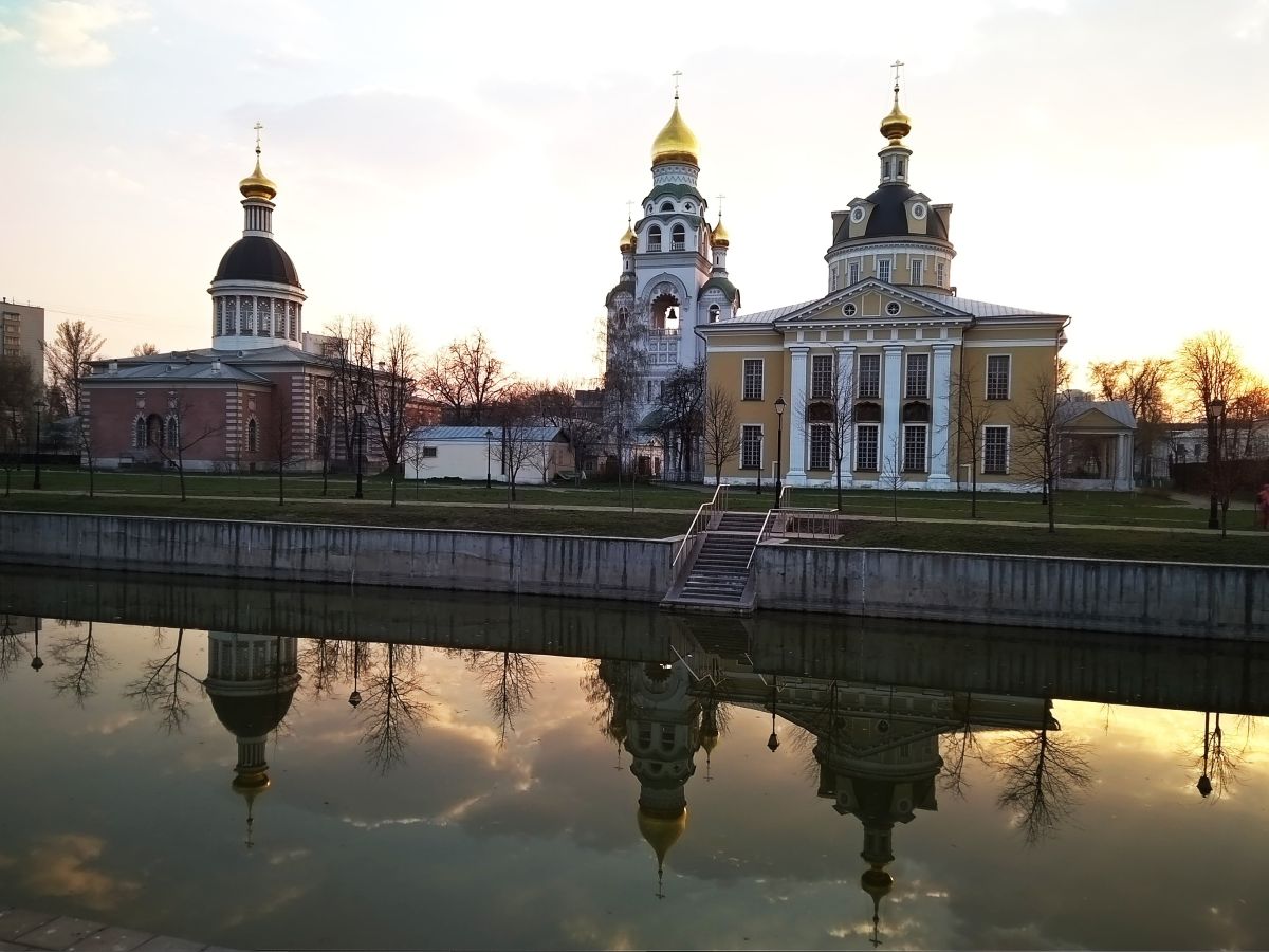 Церковь Воскресения Христова в колокольне Рогожской общины, Нижегородский (Юго-Восточный административный округ (ЮВАО), г. Москва). общий вид в ландшафте