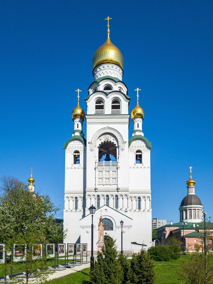 Церковь Воскресения Христова в колокольне Рогожской общины, Нижегородский (Юго-Восточный административный округ (ЮВАО), г. Москва). общий вид в ландшафте
