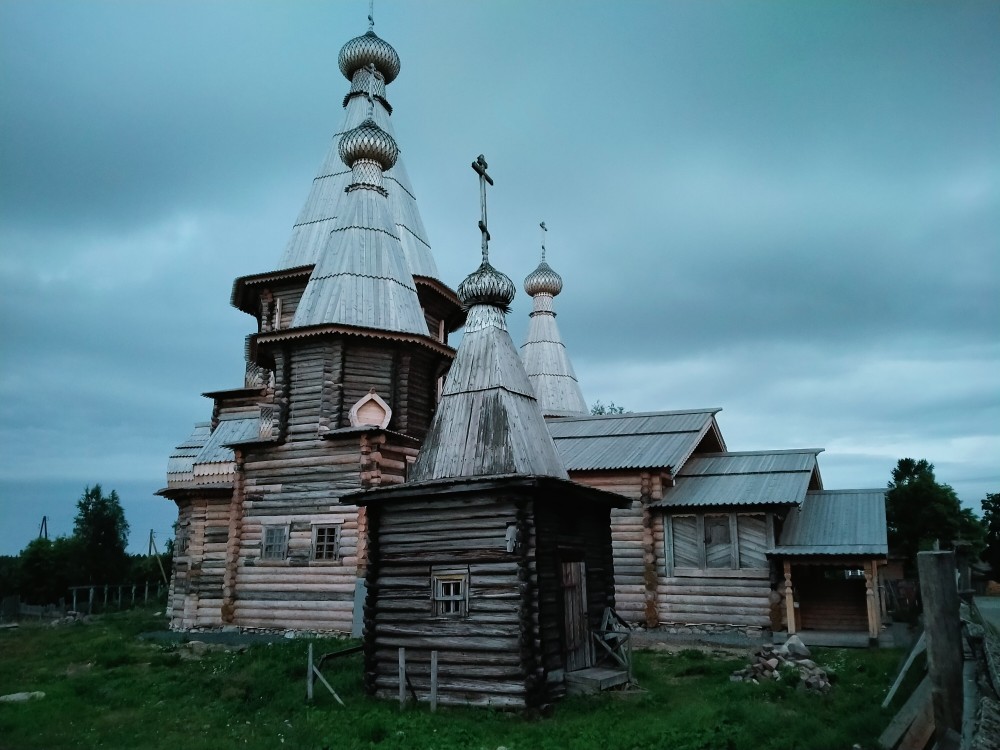 Кемь. Часовня Троицы Живоначальной. общий вид в ландшафте