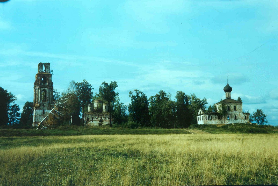 Слобода. Спасо-Преображенский Геннадиев монастырь. общий вид в ландшафте