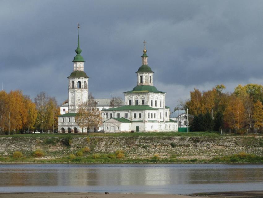 Великий Устюг. Церковь Николая Чудотворца. общий вид в ландшафте, вид с правого берега Сухоны