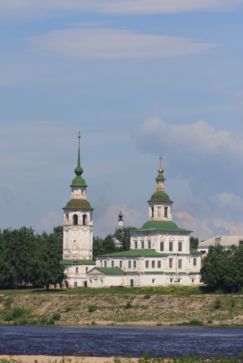 Великий Устюг. Церковь Николая Чудотворца. общий вид в ландшафте