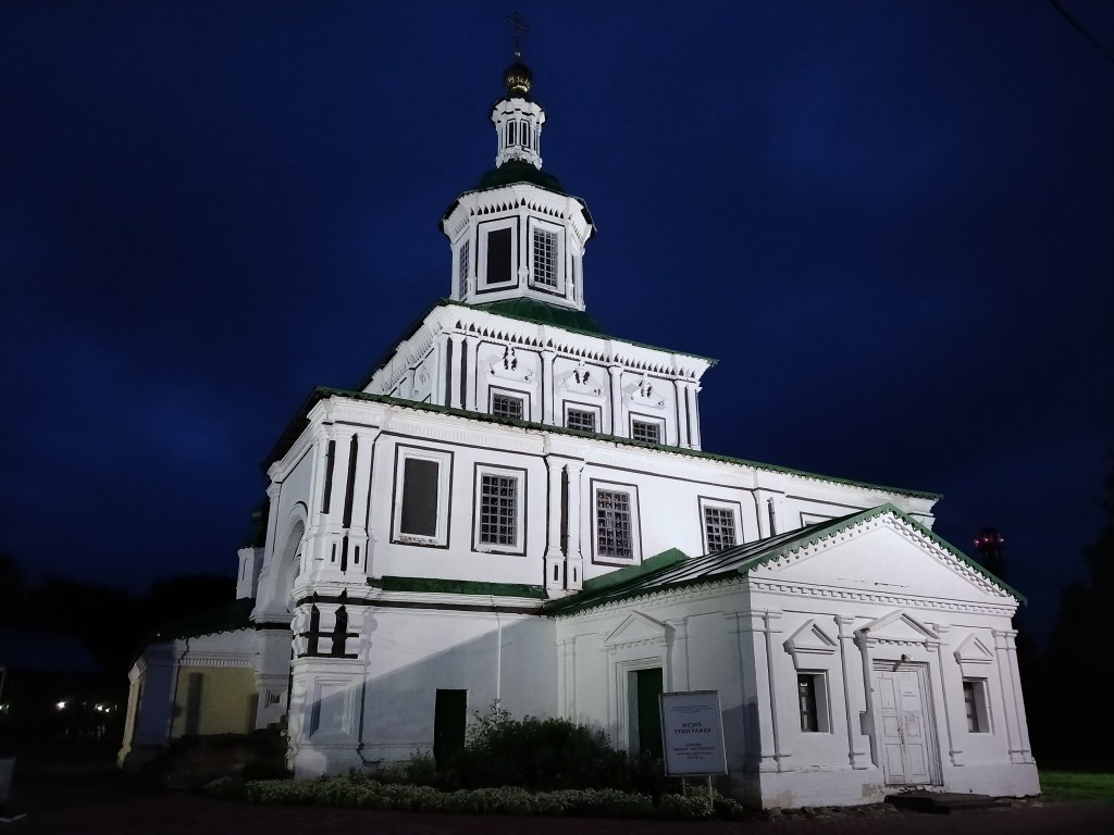 Великий Устюг. Церковь Николая Чудотворца. фасады, в ночной подсветке