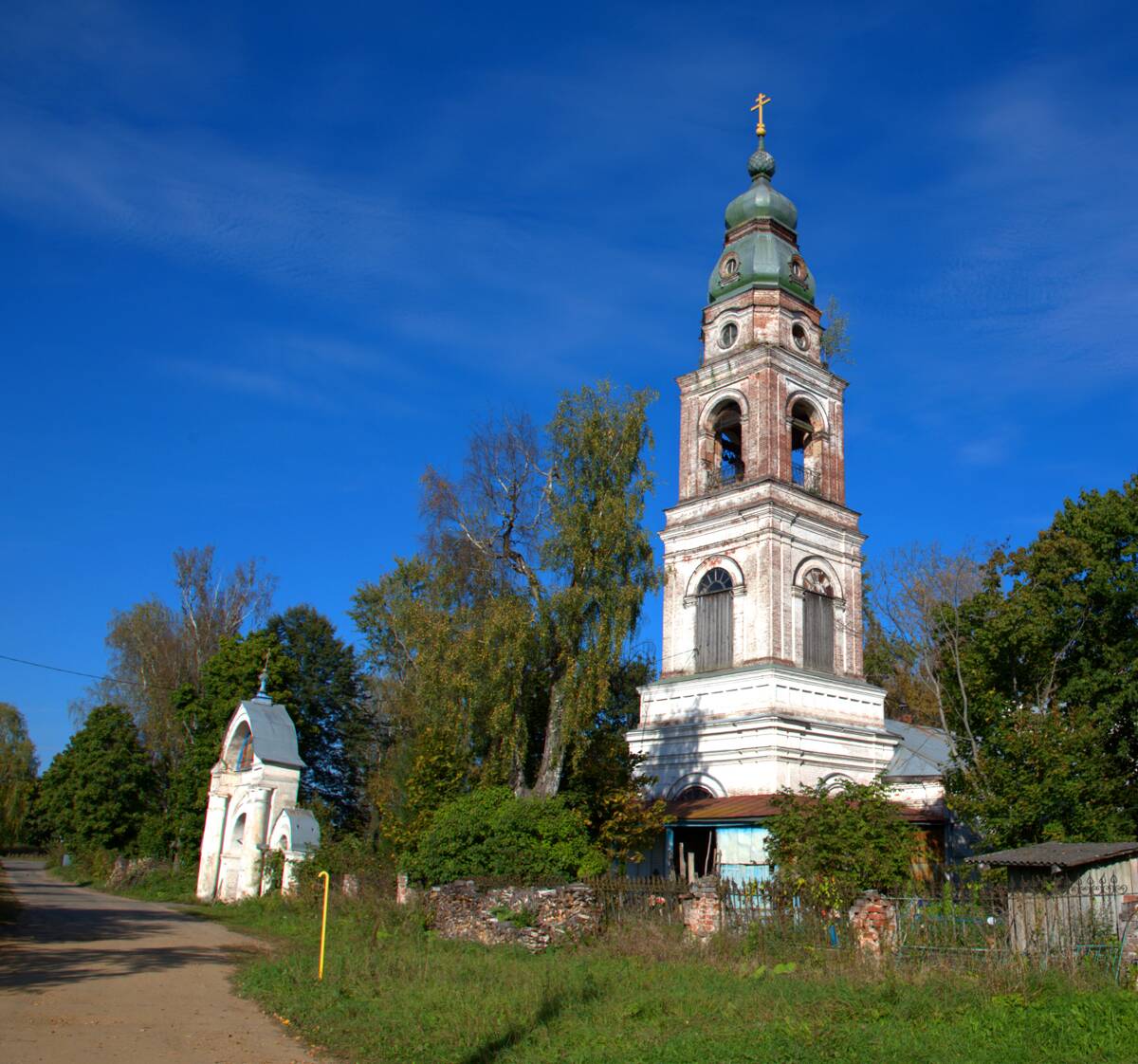 Церковь Успения Пресвятой Богородицы, Закобякино (Любимский район, Ярославская область). общий вид в ландшафте