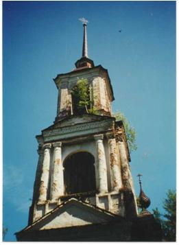 Раслово-Монастырское (погост Воскресенский на Горках). Церковь Воскресения Словущего. архитектурные детали, В Советское время, в церкви был склад