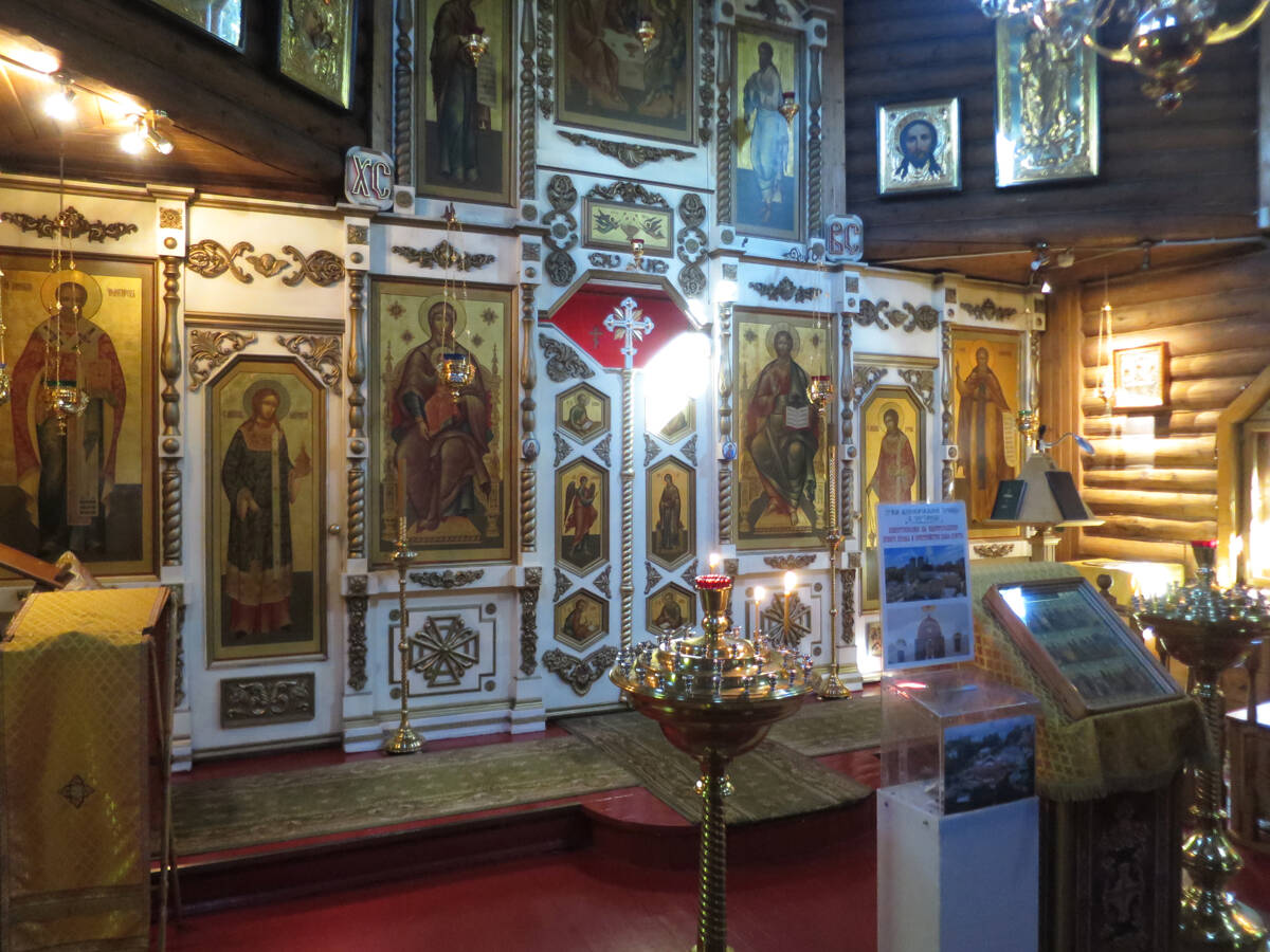 Церковь Троицы Живоначальной в Центральном Чертанове (деревянная), Чертаново Центральное (Южный административный округ (ЮАО), г. Москва). интерьер и убранство
