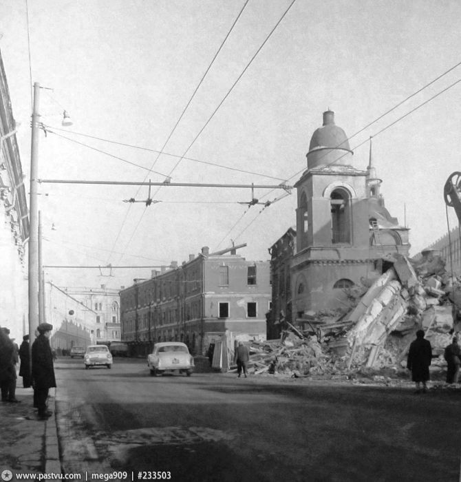 Тверской. Церковь Максима Исповедника (Максима Блаженного) на Варварке. архивная фотография,  Фото с сайта pastvu.ru Фото 1966 г.