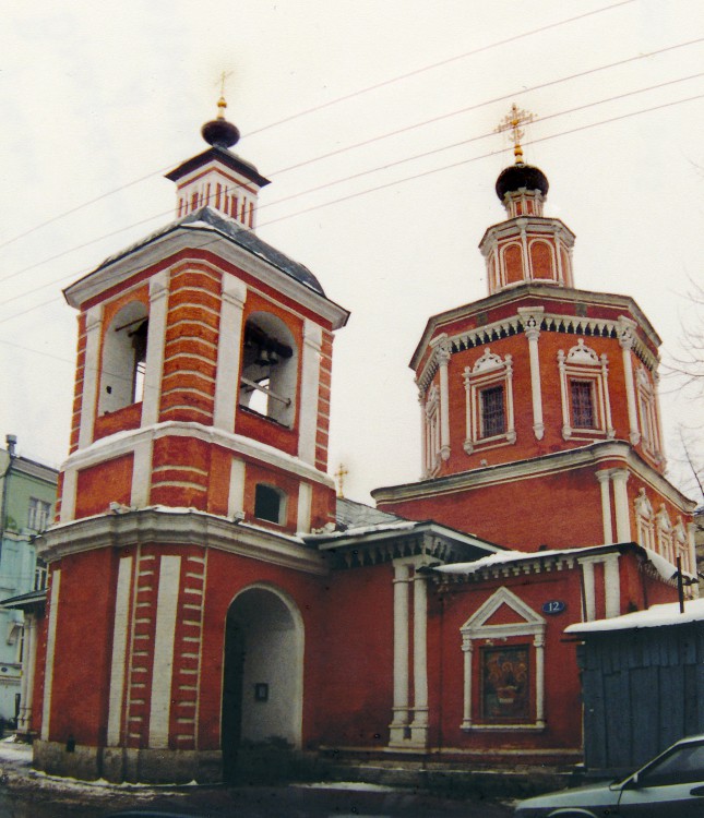 Басманный. Церковь Троицы Живоначальной в Хохлах. фасады