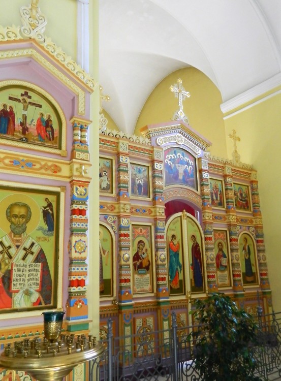 Церковь Илии Пророка в Изварине, Изварино (Новомосковский административный округ (НАО), г. Москва). интерьер и убранство