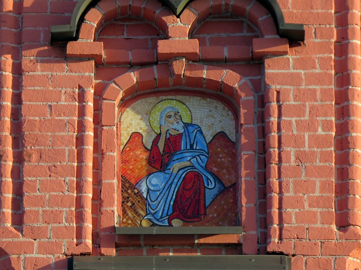 Изварино. Церковь Илии Пророка в Изварине. архитектурные детали, Фрагмент фасада