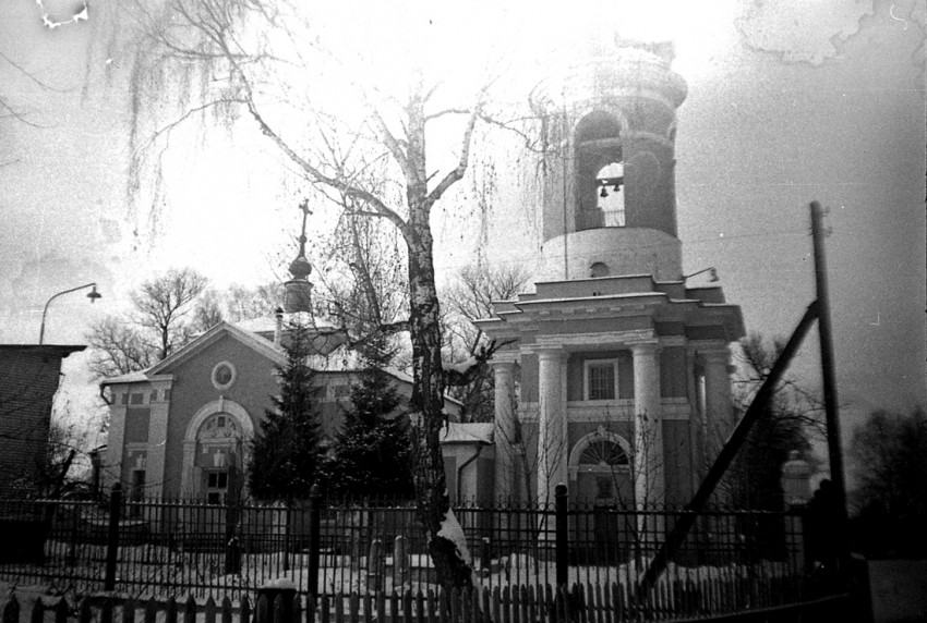 Церковь Покрова Пресвятой Богородицы, Петровское (Наро-Фоминский городской округ, Московская область). фасады, из личного архива