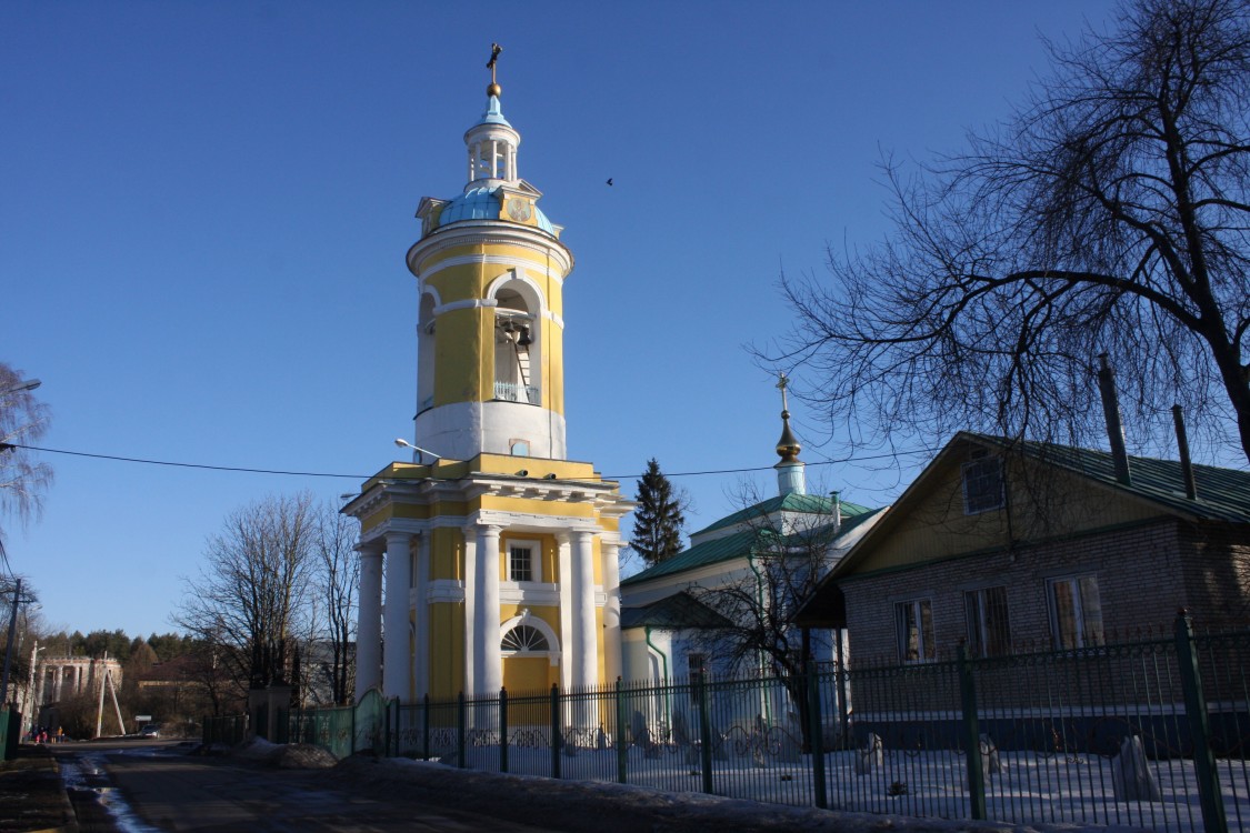 Петровское. Церковь Покрова Пресвятой Богородицы. общий вид в ландшафте