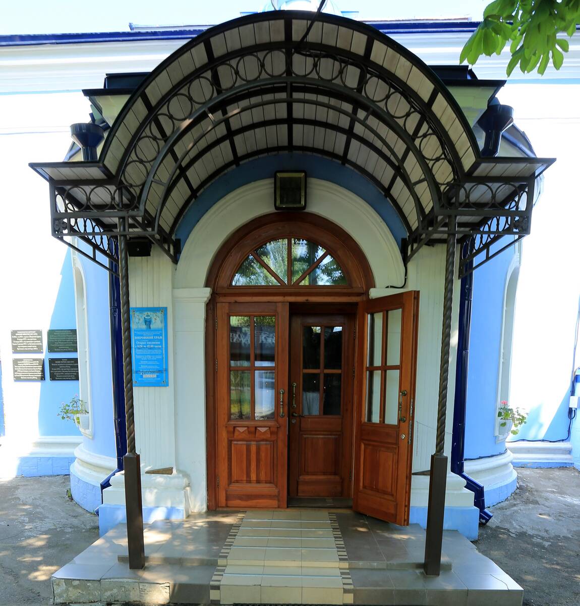 Церковь Покрова Пресвятой Богородицы, Петровское (Наро-Фоминский городской округ, Московская область). архитектурные детали