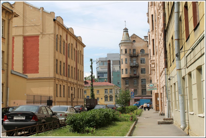 Часовня Александры Римской, Адмиралтейский район (Санкт-Петербург, г. Санкт-Петербург). общий вид в ландшафте