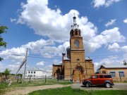 Церковь Покрова Пресвятой Богородицы, Весь Краснохолм мы не видели, но почти уверен, что это самое красивое здание поселка.<br>, Краснохолм, Оренбург, город, Оренбургская область