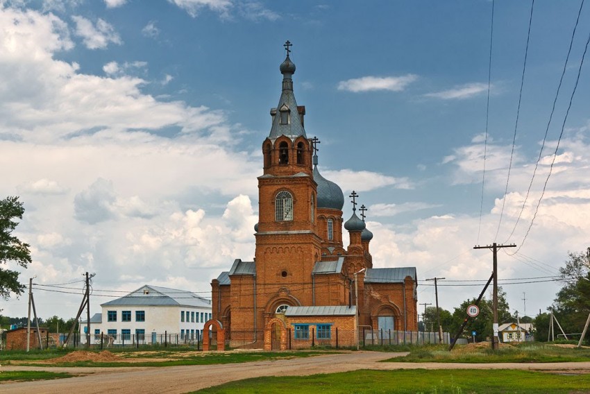 Церковь Покрова Пресвятой Богородицы, Краснохолм (Оренбург, город, Оренбургская область). общий вид в ландшафте