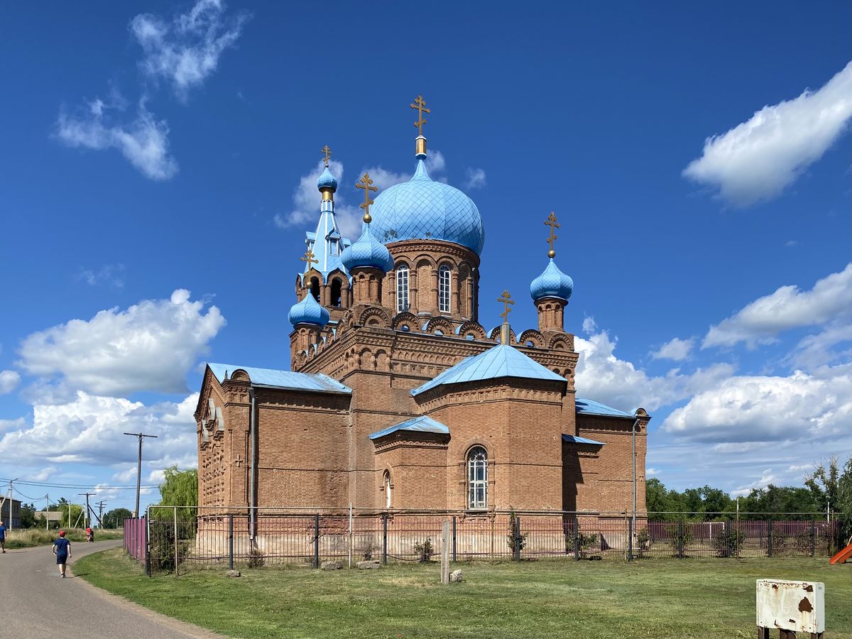 Вид с юго-востока, фасады. Церковь Покрова Пресвятой Богородицы, Краснохолм (Оренбург, город, Оренбургская область)