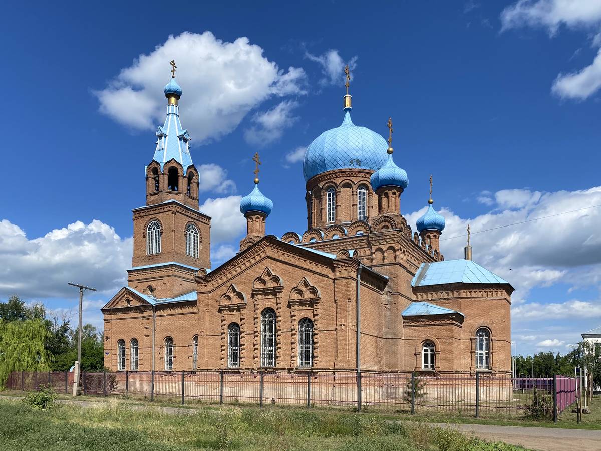 Вид с юго-востока, фасады. Церковь Покрова Пресвятой Богородицы, Краснохолм (Оренбург, город, Оренбургская область)