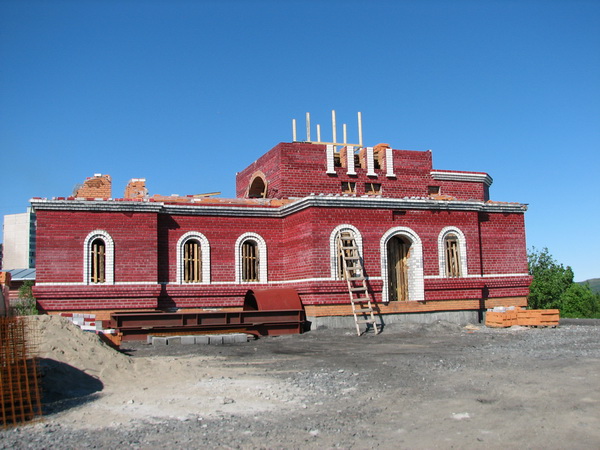 Церковь Всех Святых в Восточном (каменная), Мурманск (Мурманск, город, Мурманская область). документальные фотографии, Строящийся храм Всех Святых в Мурманске, фото 2007 г.