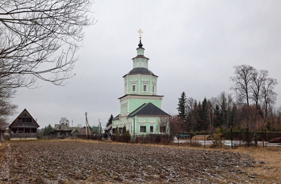 Могутово. Церковь Сергия Радонежского. общий вид в ландшафте