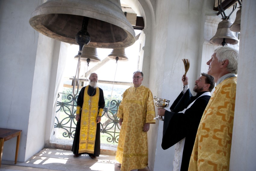 Белоусово. Церковь Михаила Архангела. документальные фотографии, 12 июля 2011 года были освящены и подняты колокола