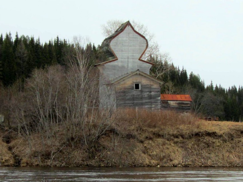 Церковь Благовещения Пресвятой Богородицы, Пустынька (Плесецкий район, Архангельская область). фасады, вид с Онеги