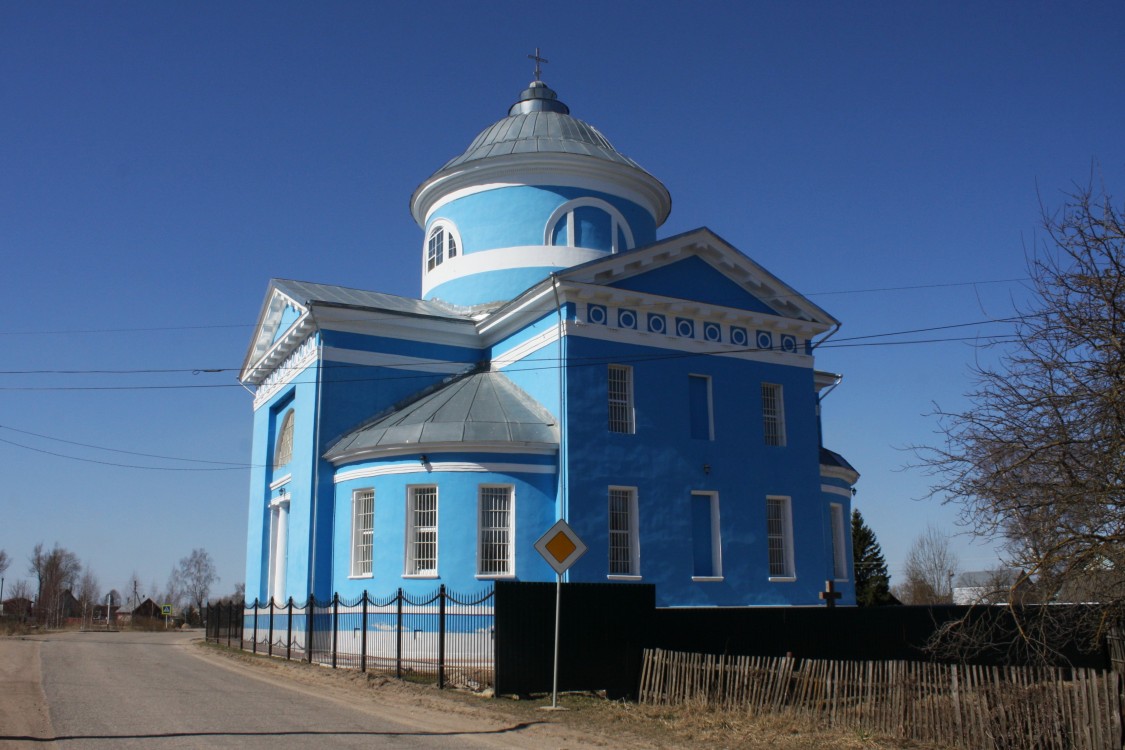 Церковь Успения Пресвятой Богородицы, Пречистое (Гагаринский район, Смоленская область). фасады