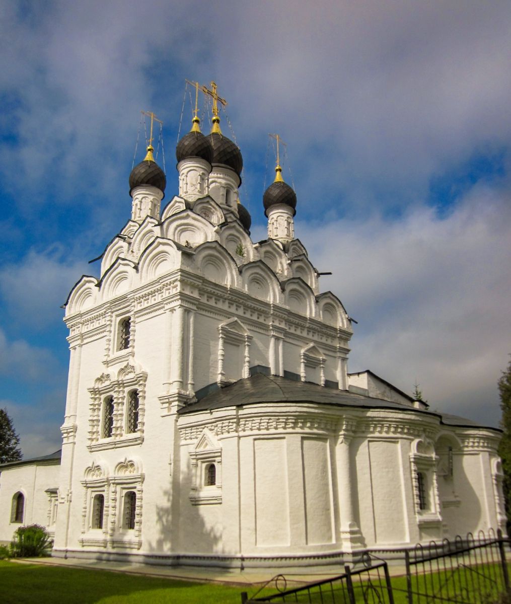 Церковь Сергия Радонежского, Комягино (Пушкинский район и гг. Ивантеевка, Королёв, Московская область). архитектурные детали, Основной объём храма