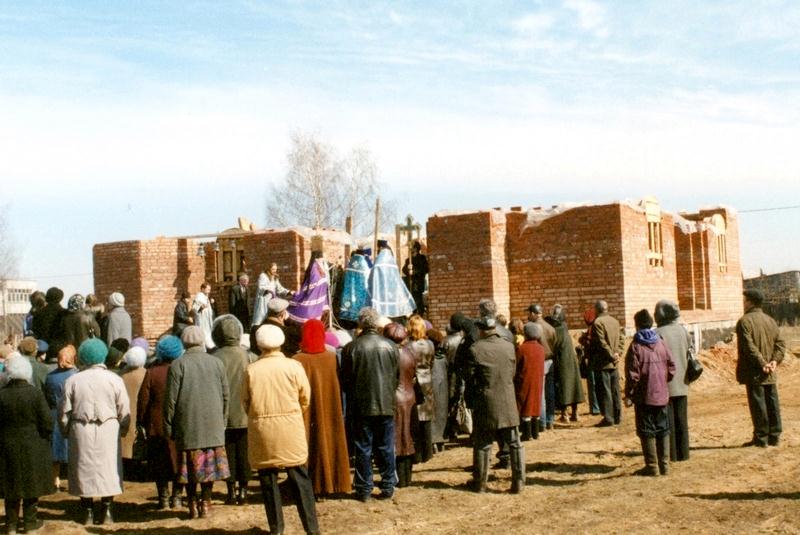 Ковров. Церковь Благовещения Пресвятой Богородицы. документальные фотографии, посещение строящегося храма архиепископом Владимирским и Суздальским Евлогием.